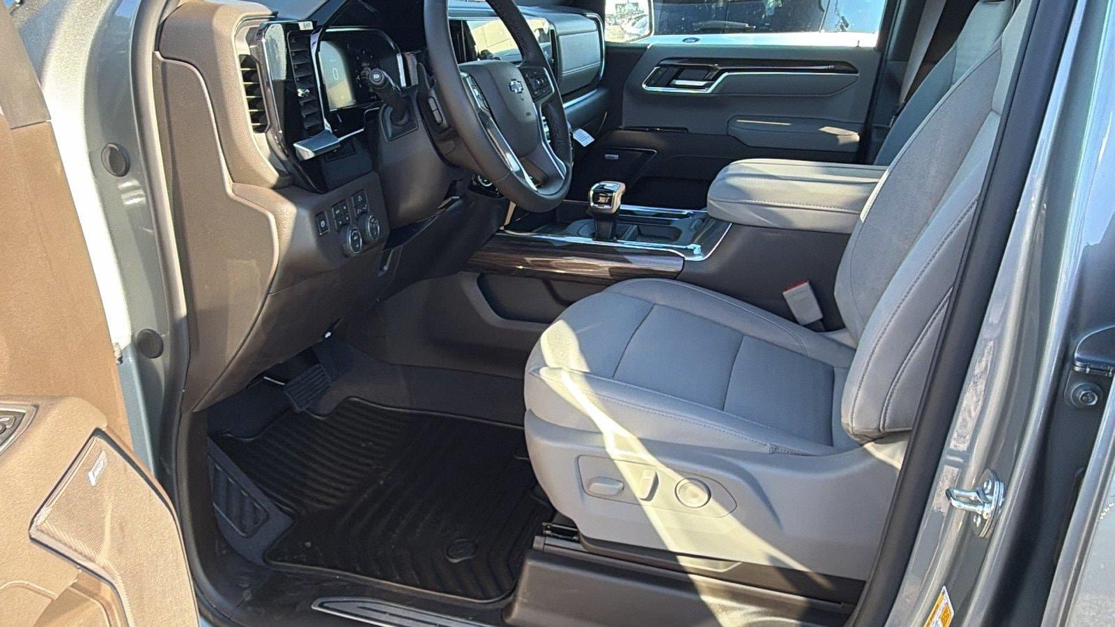 New 2026 Chevrolet Silverado 1500 RST w/ Convenience Package II AWD/4WD image 16