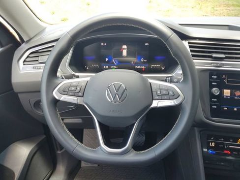 Certified 2023 Volkswagen Tiguan SE FWD image 25