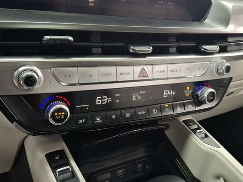Certified 2023 Kia Telluride S w/ S Sunroof Package AWD/4WD image 16