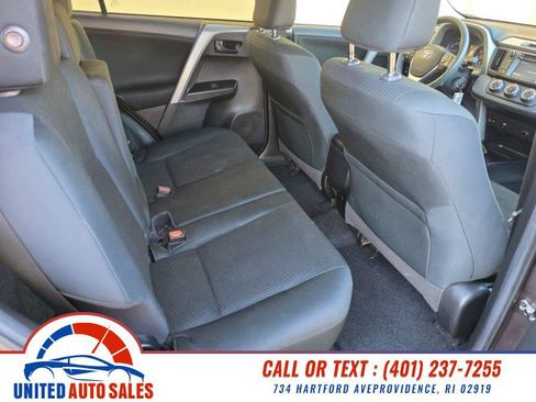 Used 2018 Toyota RAV4 LE w/ Carpet Mat Package AWD/4WD image 12