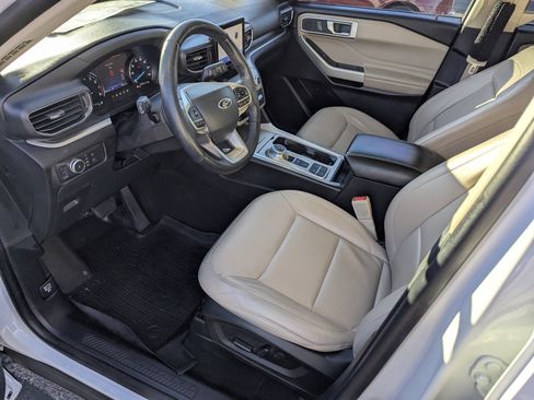 Certified 2021 Ford Explorer XLT w/ Equipment Group 202A image 9