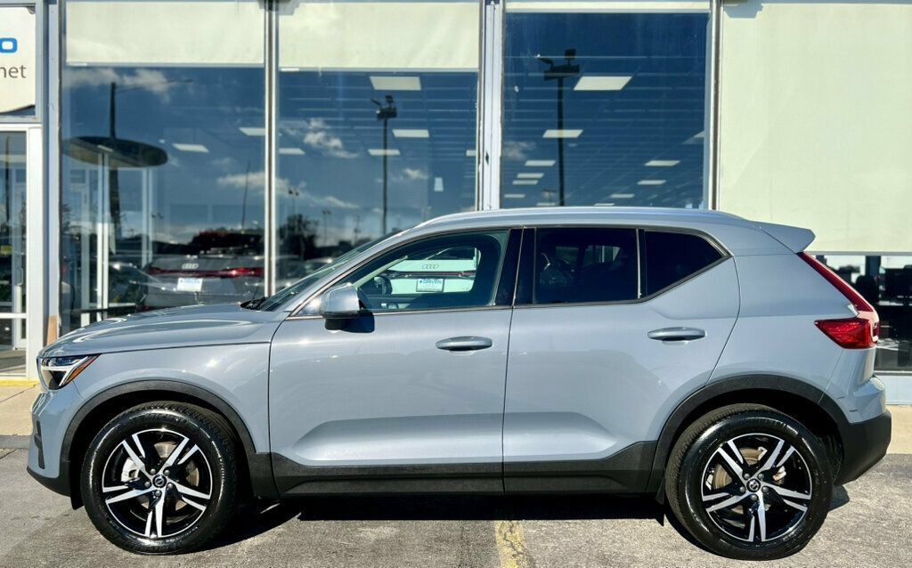 Used 2023 Volvo XC40 B5 Core w/ Convenience Package AWD/4WD image 2