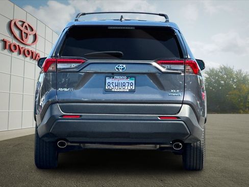 Certified 2020 Toyota RAV4 XLE w/ Convenience Package AWD/4WD image 4