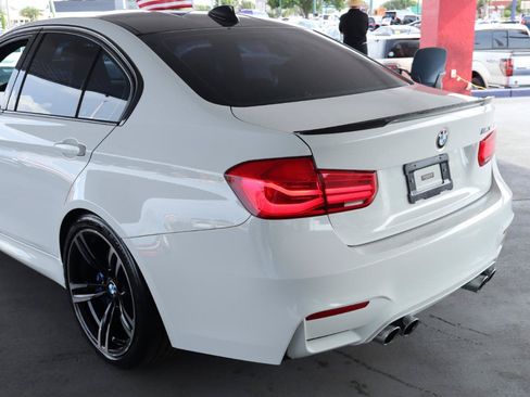 Used 2018 BMW M3 RWD image 9