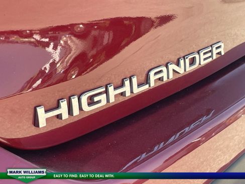 Used 2022 Toyota Highlander XLE image 10