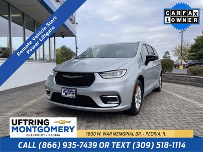 Used 2024 Chrysler Pacifica Touring-L