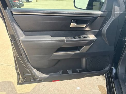 Used 2022 Toyota Tundra SR5 w/ SR5 Convenience Package AWD/4WD image 17