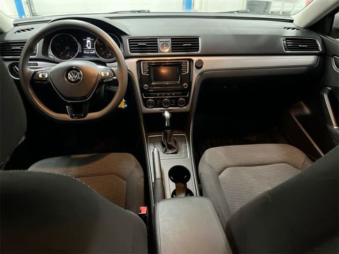 Used 2016 Volkswagen Passat 1.8T S image 10