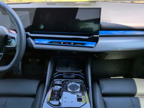 Certified 2024 BMW 540i xDrive w/ Executive Package image 33