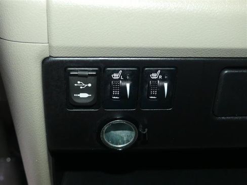 Used 2015 Toyota Sienna XLE FWD image 38