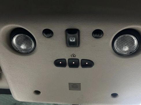 Used 2004 HUMMER H2 w/ Preferred Equipment Group AWD/4WD image 40