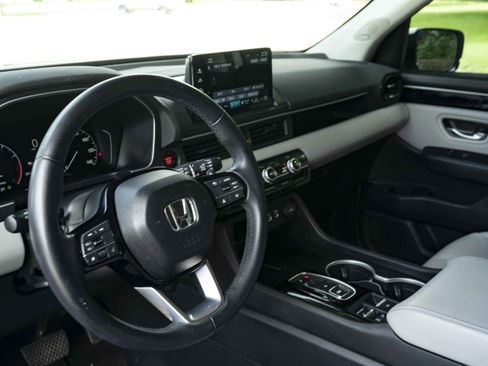 Used 2024 Honda Pilot Touring image 16