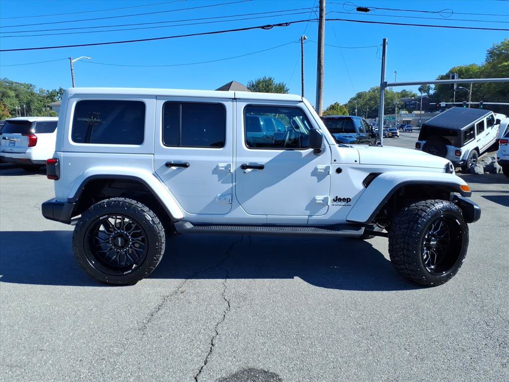 Used 2025 Jeep Wrangler Unlimited Sahara AWD/4WD image 3