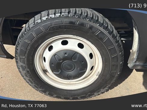 Used 2019 Ford Transit 250 130 Low Roof image 15