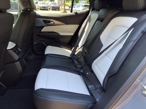 Certified 2025 Chevrolet Equinox EV LT FWD image 21