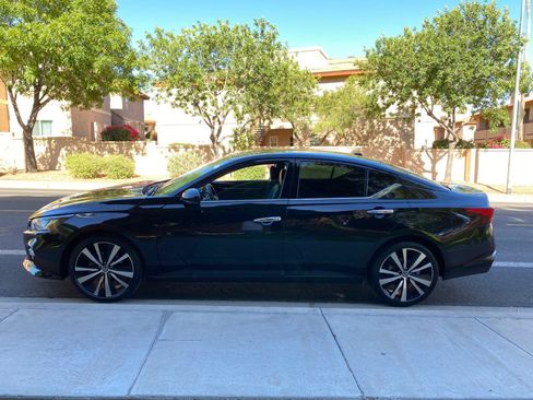 Used 2019 Nissan Altima 2.5 Platinum AWD/4WD image 12