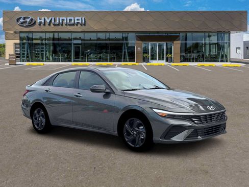 Used 2026 Hyundai Elantra Sport w/ Cargo Package FWD image 10