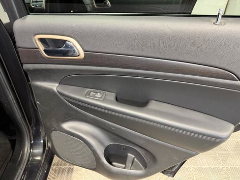 Used 2015 Jeep Grand Cherokee Altitude AWD/4WD image 16
