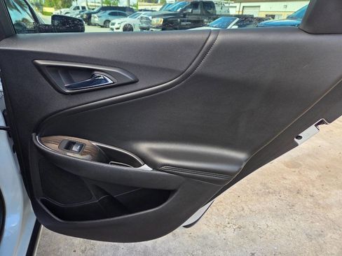 Used 2017 Chevrolet Malibu Premier w/ Driver Confidence Package FWD image 18