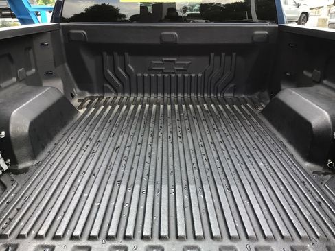 Used 2022 Chevrolet Silverado 1500 LT AWD/4WD image 41