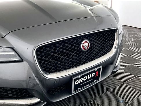 Used 2017 Jaguar XF Prestige image 28