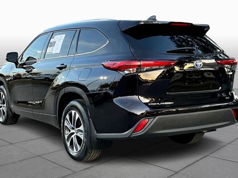 Used 2020 Toyota Highlander XLE image 11