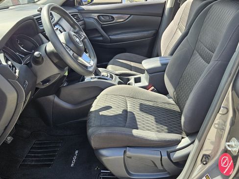 Used 2020 Nissan Rogue S image 4