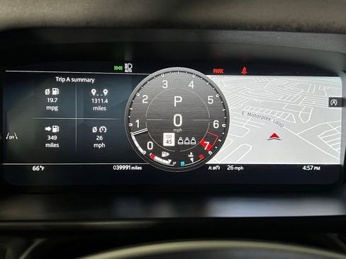 Used 2024 Land Rover Defender 90 S image 24