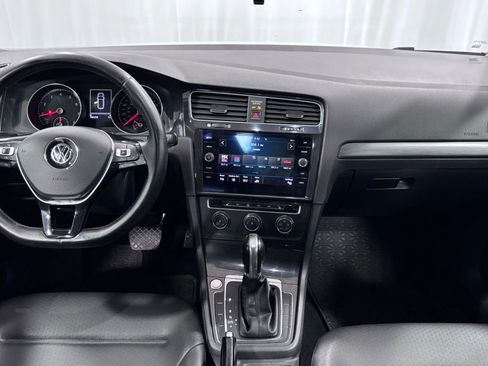 Used 2018 Volkswagen Golf SE FWD image 2