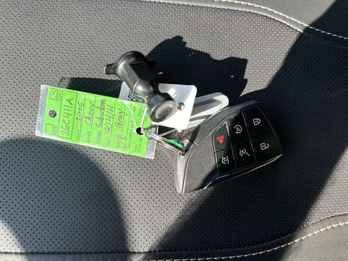 Certified 2025 Chevrolet Suburban Premier image 23