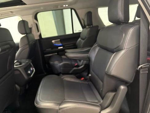 Used 2025 Ford Expedition Max Platinum AWD/4WD image 22