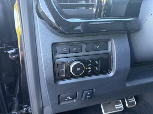 Used 2023 Ford F250 Lariat w/ Lariat Ultimate Package AWD/4WD image 59