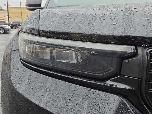 Used 2023 Jeep Grand Cherokee Limited w/ Black Appearance Package image 9