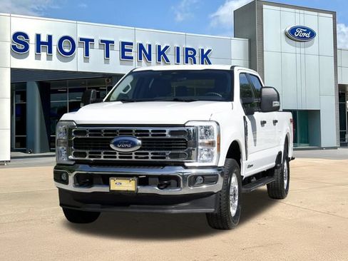 Certified 2025 Ford F250 XLT w/ FX4 Off-Road Package AWD/4WD image 3