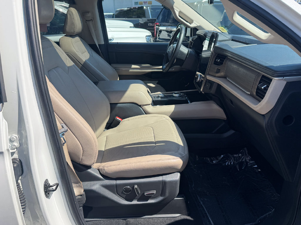 Used 2024 Ford Expedition Limited AWD/4WD image 31