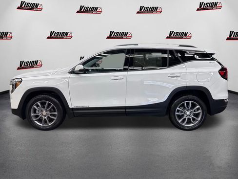 Used 2024 GMC Terrain SLT image 8