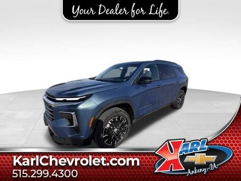 Certified 2025 Chevrolet Traverse LT w/ Sun and Wheel Package AWD/4WD image 1