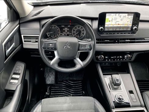 Used 2024 Mitsubishi Outlander SE AWD/4WD image 4