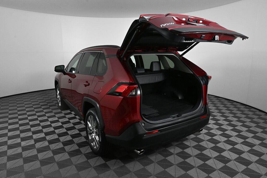 Used 2020 Toyota RAV4 XLE Premium FWD image 31