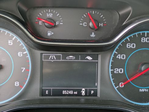Used 2017 Chevrolet Cruze LS FWD image 18