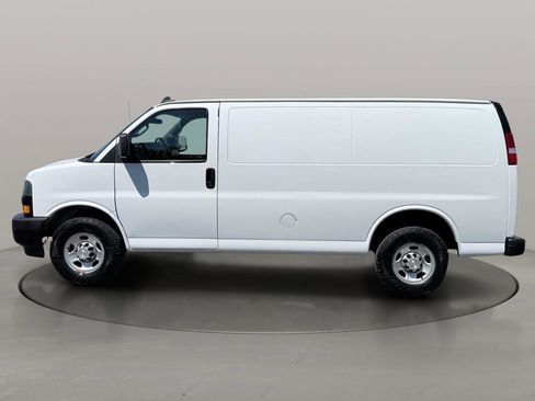 Used 2021 Chevrolet Express 2500 RWD image 4