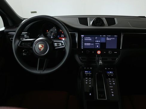 Used 2026 Porsche Macan AWD/4WD image 17