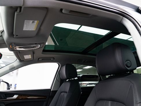 Used 2018 Audi Q5 2.0T Premium Plus w/ Premium Plus Package image 19