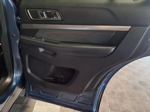 Used 2018 Ford Explorer XLT w/ Equipment Group 202A AWD/4WD image 10
