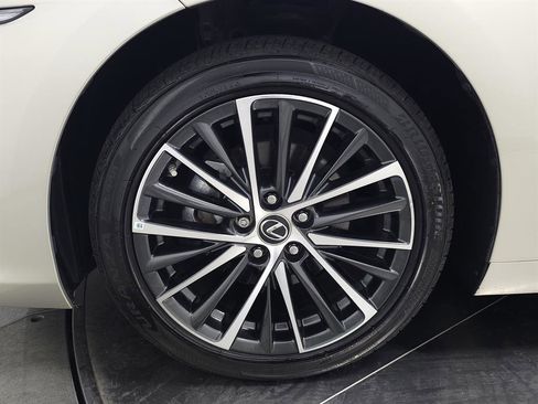 Certified 2024 Lexus ES 350 w/ Premium Package image 13