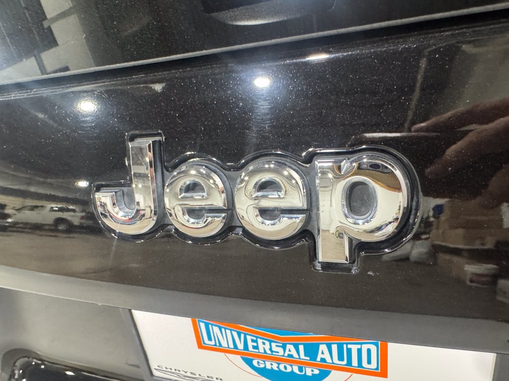 Used 2022 Jeep Cherokee Limited AWD/4WD image 31