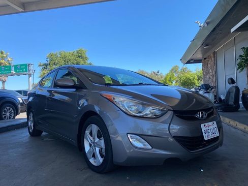 Used 2013 Hyundai Elantra GLS w/ Preferred Pkg FWD image 30