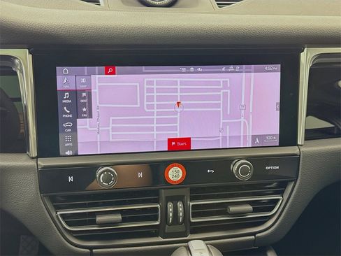 Certified 2025 Porsche Macan image 19