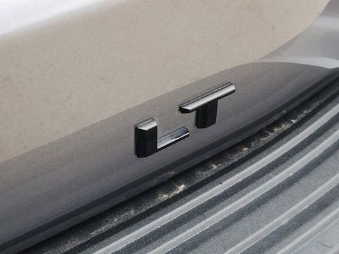 Used 2021 Chevrolet Suburban LT image 10