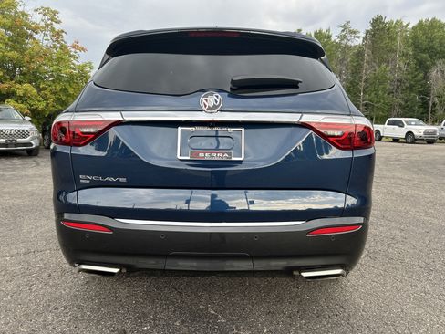 Used 2022 Buick Enclave Essence w/ LPO, Touring Package AWD/4WD image 4